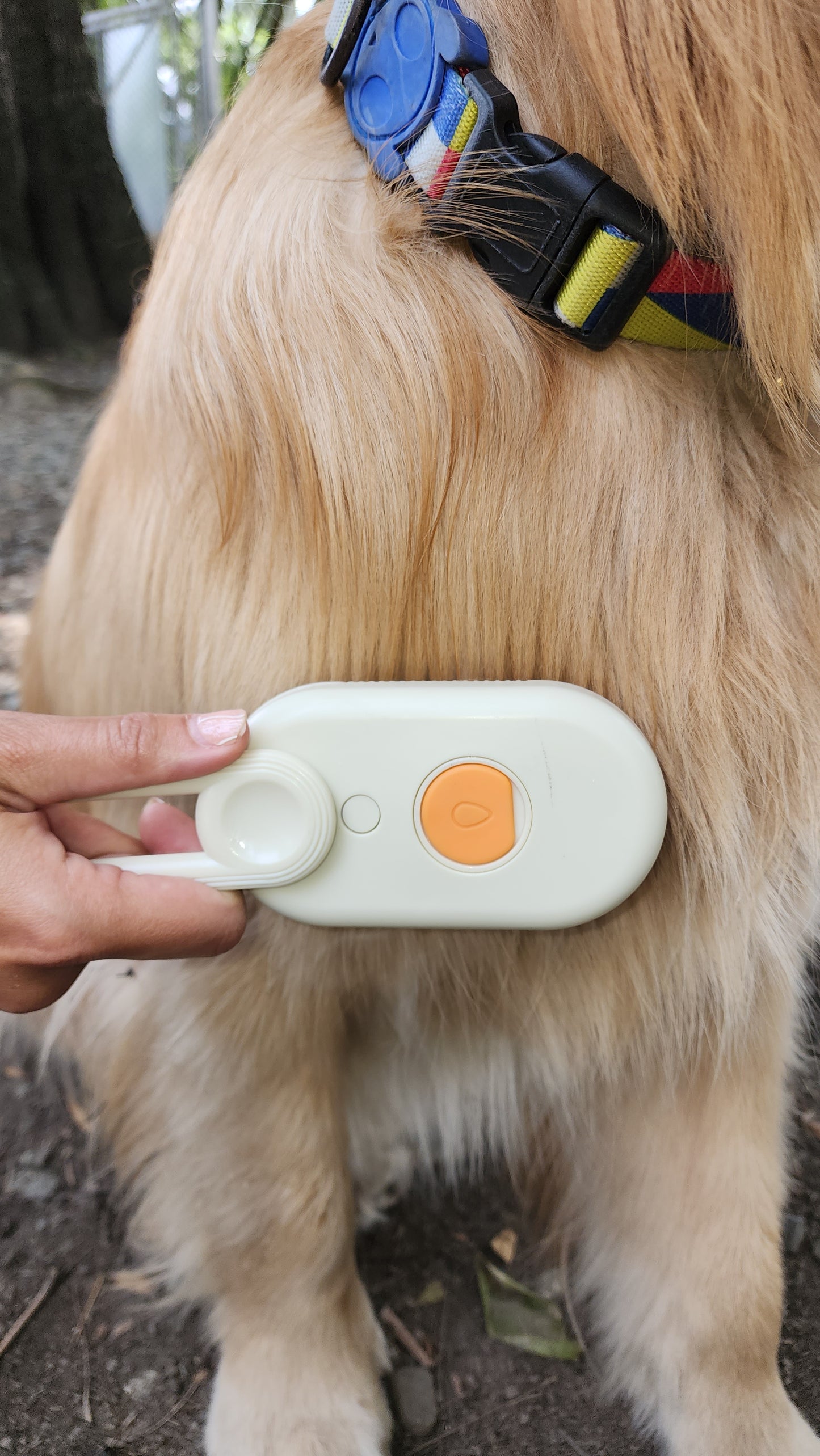 Cepillo Eliminador de Pelo 3 en 1 con Spray Calmante